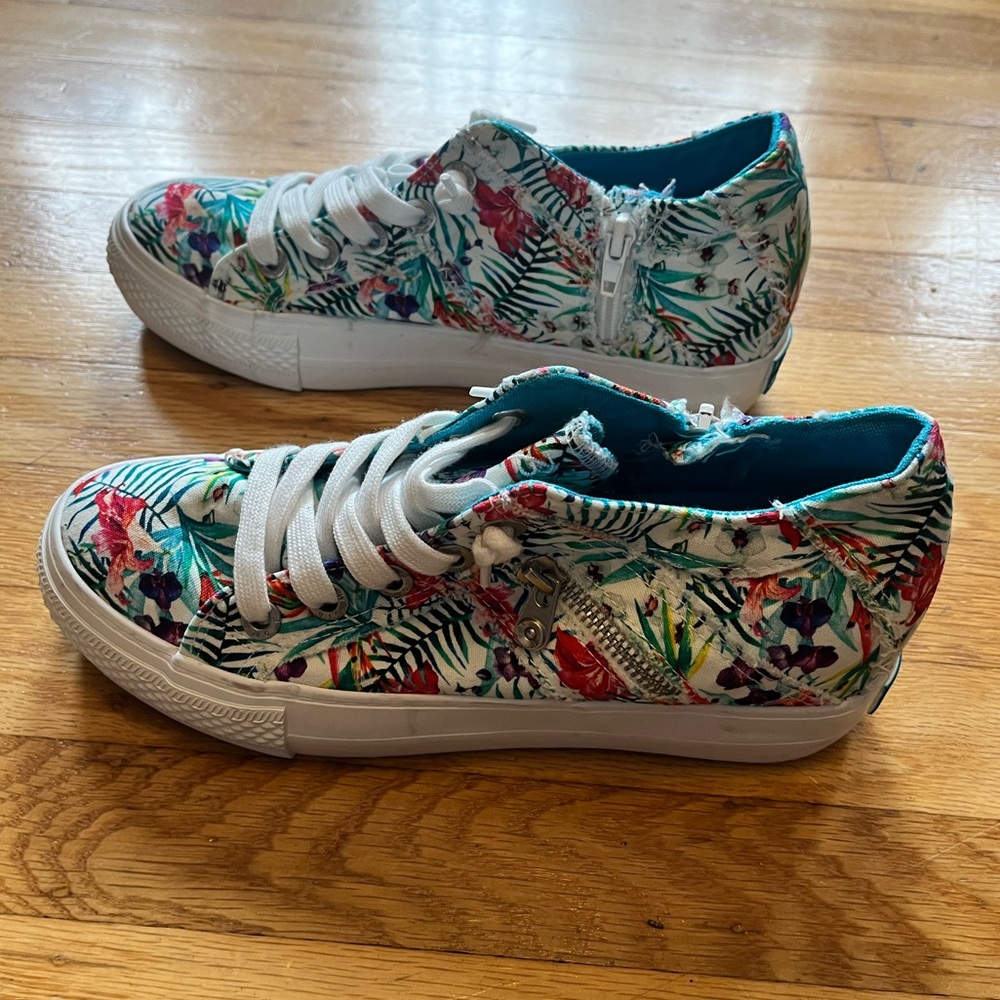 Women’s Booties Sneakers, never worn. Multicolored, versatile.